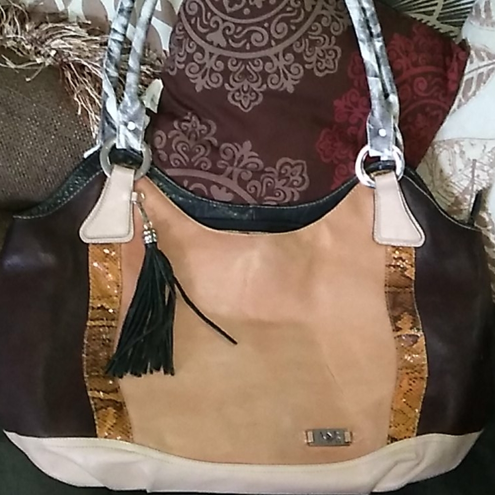 ALL HAND MADE LEATHER PURSE